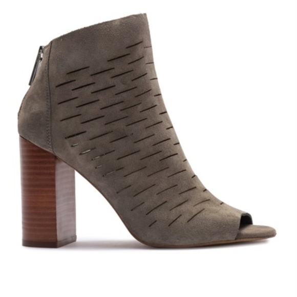 1.STATE  Shiya Sandal NWOB - Picture 1 of 5